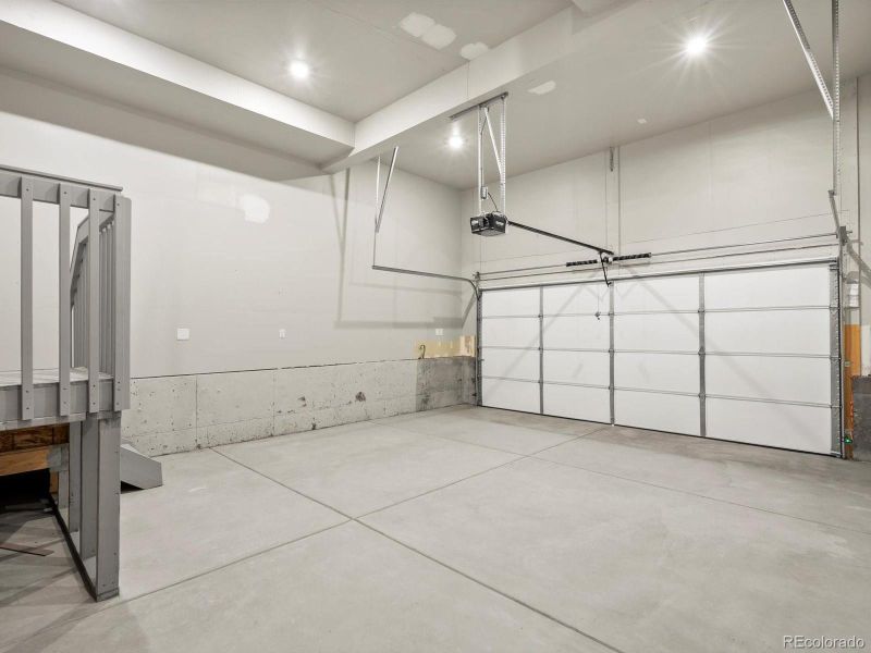 Spacious, unfurnished interior of a new home in , Aurora (Image 19).