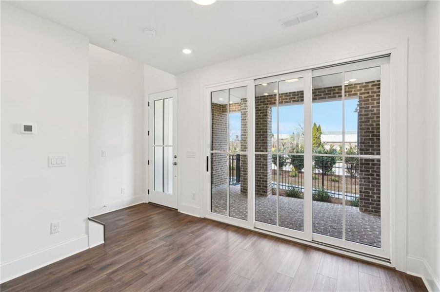 Spacious, unfurnished interior of a new home in IveyBrooke, Alpharetta (Image 9).