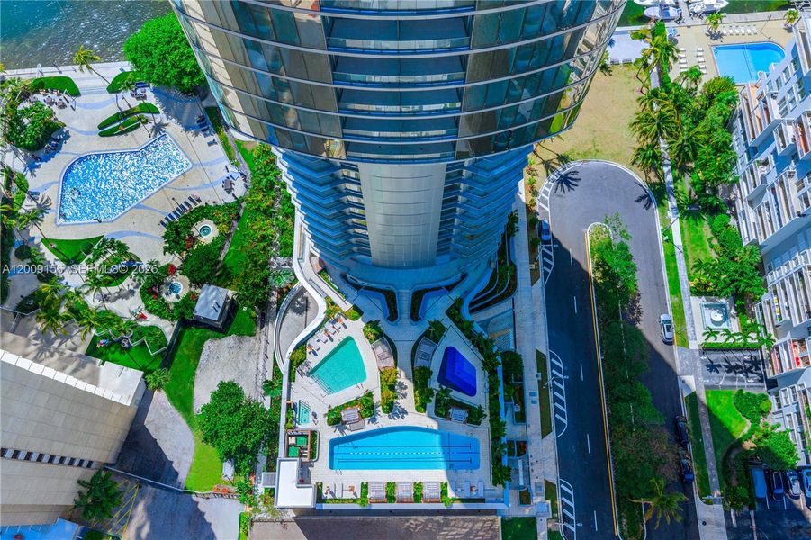 Condo located in Miami, FL showcasing its design and architecture (Image 20).