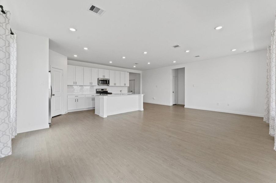 Spacious, unfurnished interior of a new home in The Grand Prairie, Hockley (Image 19).