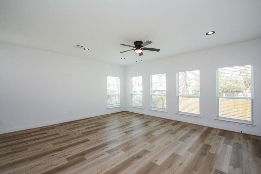 Spacious, unfurnished interior of a new home in , Houston (Image 15).