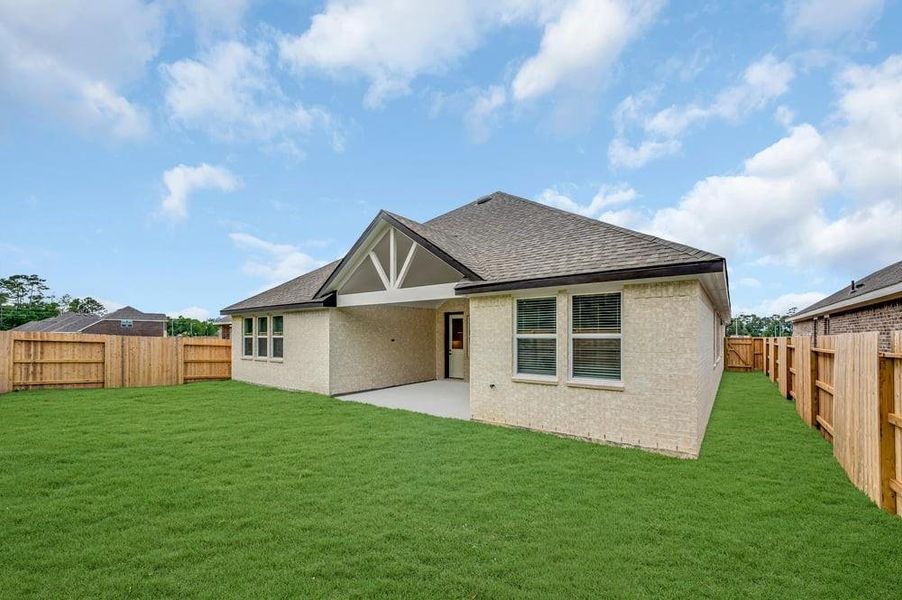 Exterior details and patio area of a home in Sundance Cove, Crosby (Image 3).