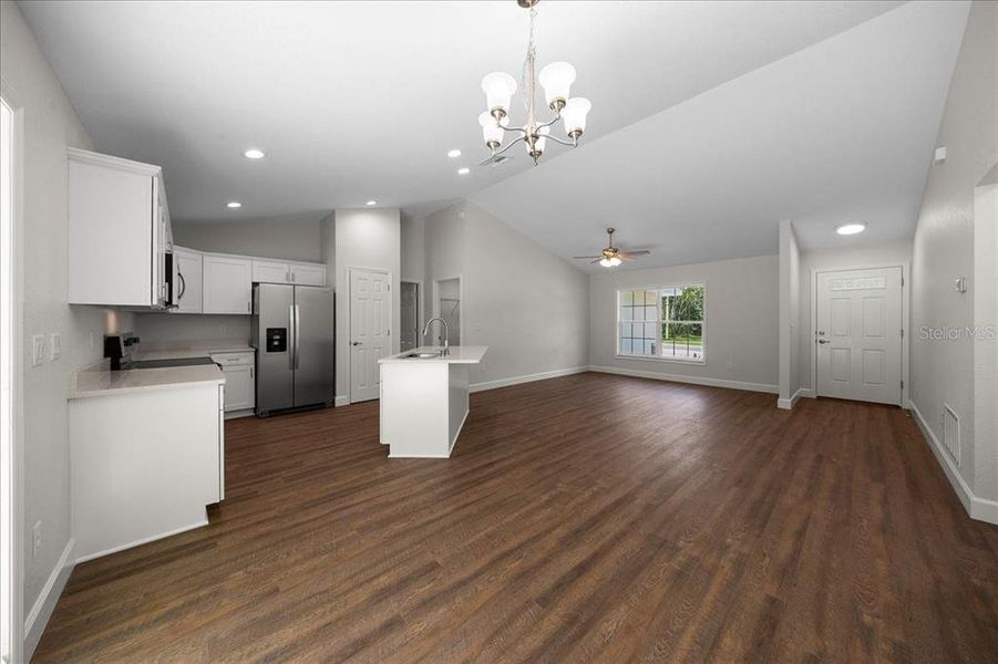 Spacious, unfurnished interior of a new home in , Belleview (Image 11).