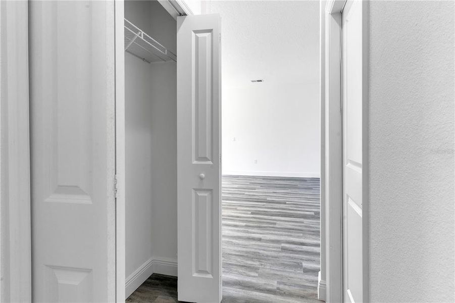 Spacious, unfurnished interior of a new home in , Ocala (Image 12).