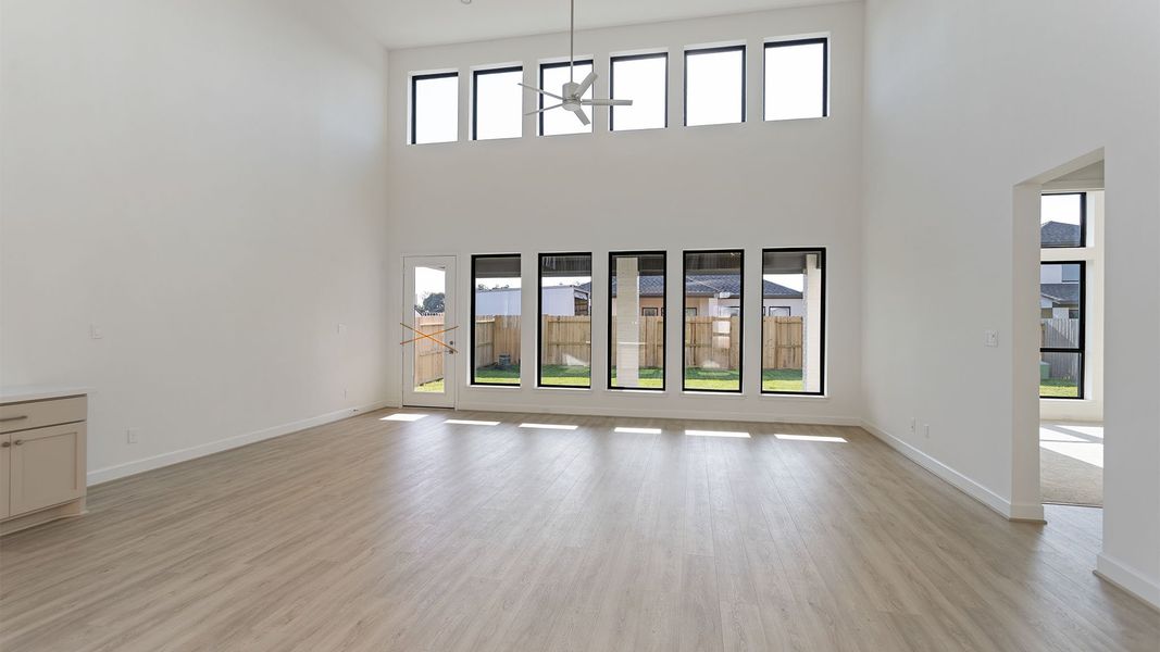 Spacious, unfurnished interior of a new home in Sienna, Missouri City (Image 17).