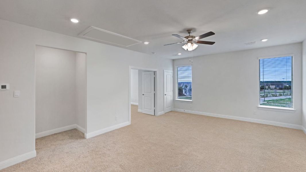Representative unfurnished interior of a home built from the Appaloosa by D.R. Horton in The Avenue, Allen (Image 27).