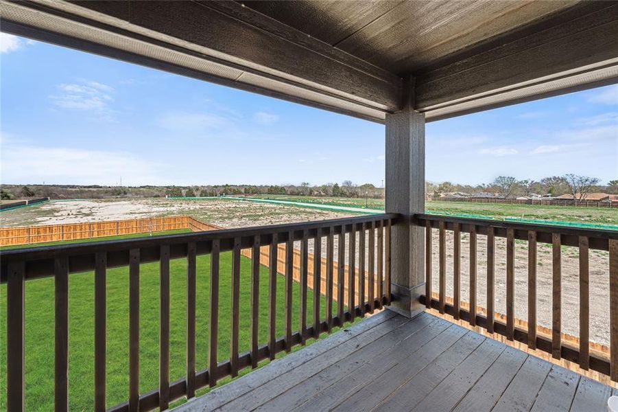 Exterior details and patio area of a home in Glenbrook, Red Oak (Image 3).