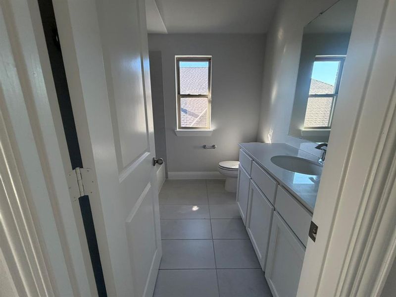 bathroom 2 (Upstairs)