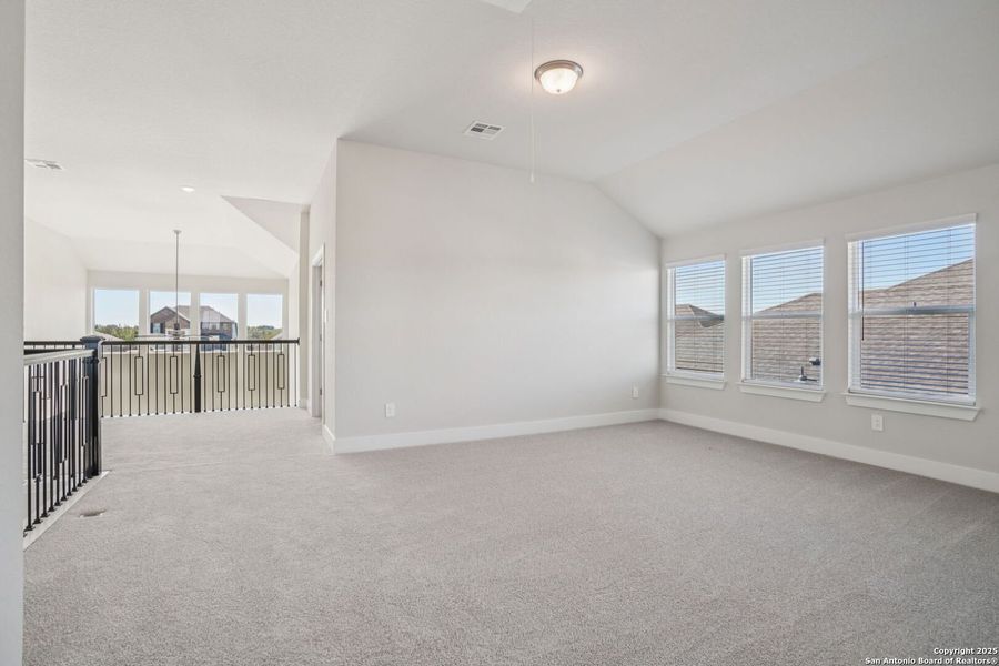 Spacious, unfurnished interior of a new home in Carmel Ranch, Schertz (Image 22).