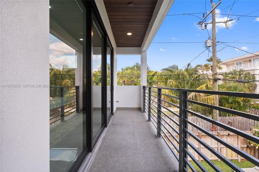 Exterior details and patio area of a home in , Fort Lauderdale (Image 28).