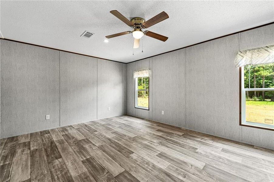 Spacious, unfurnished interior of a new home in , Elberton (Image 14).