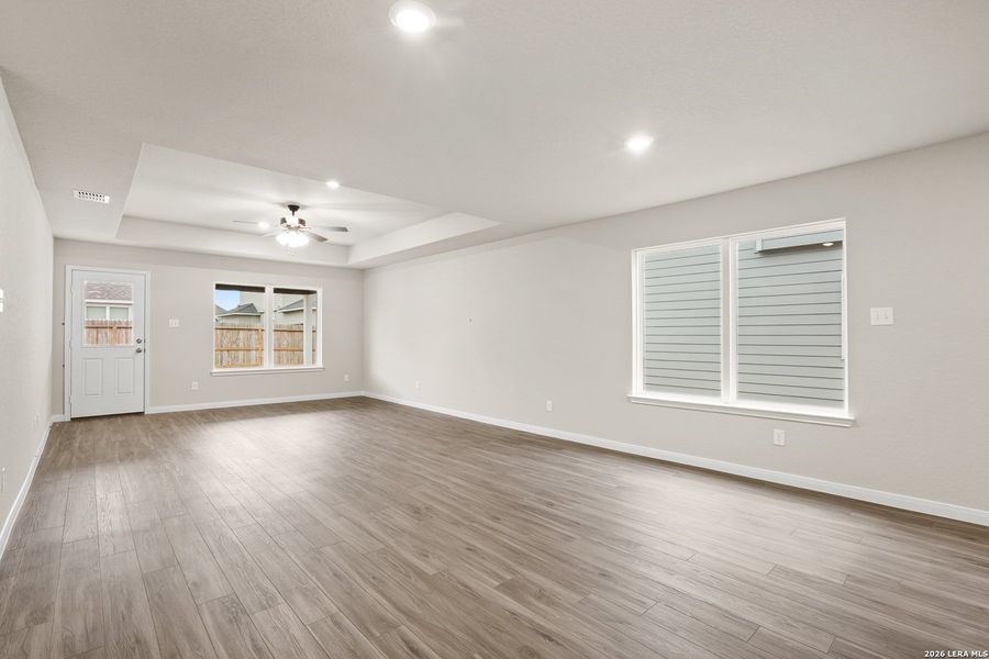 Spacious, unfurnished interior of a new home in Swenson Heights, Seguin (Image 15).