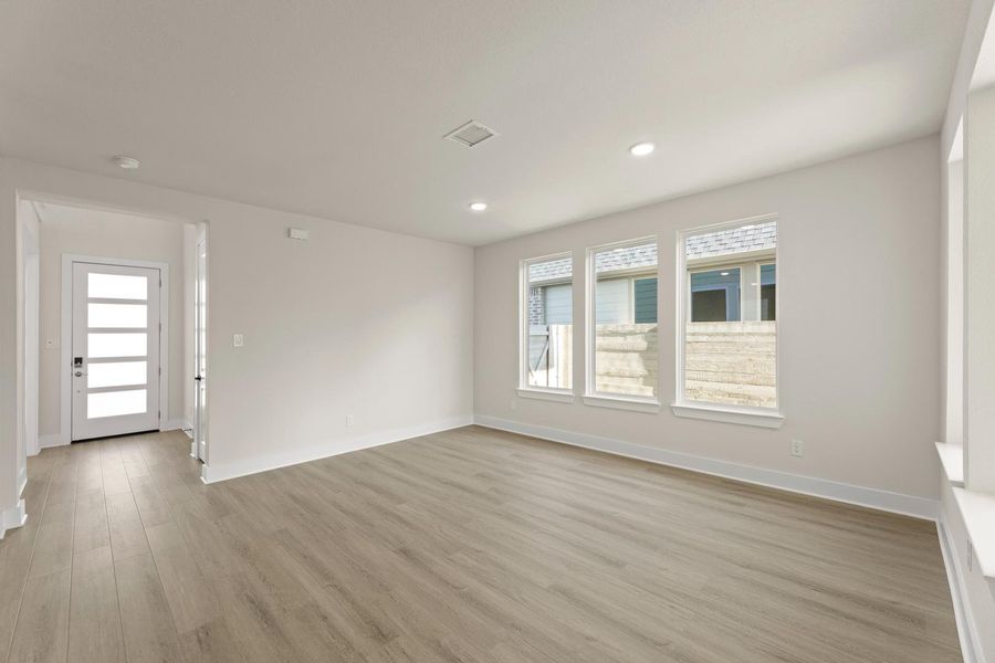 Spacious, unfurnished interior of a new home in Carriage Collection at Painted Tree, McKinney (Image 17).