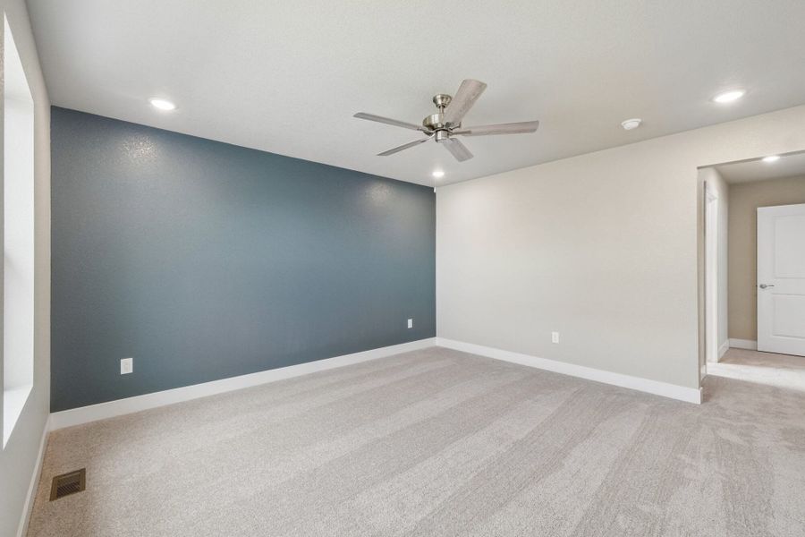 Spacious, unfurnished interior of a new home in The Trails at Aspen Ridge, Colorado Springs (Image 40).