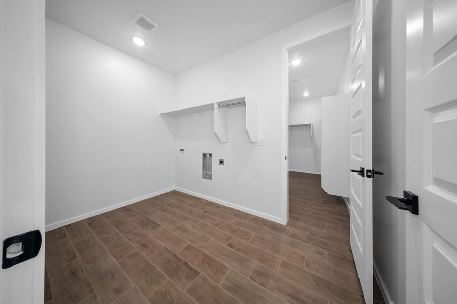 Representative unfurnished interior of a home built from the Prado by Hakes Brothers in Paseo Del Este, El Paso (Image 22).