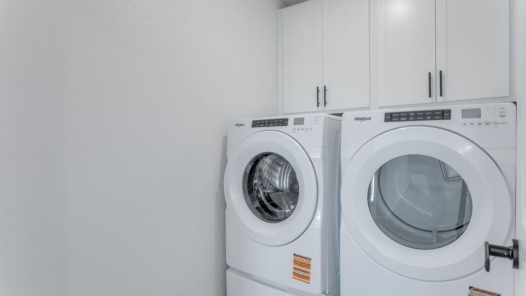 Representative interior finishes for a home built from the Calhan by D.R. Horton in Vantage, Berthoud (Image 11).