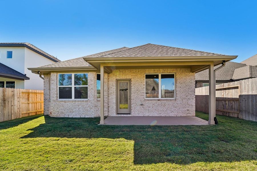 Exterior details and patio area of a home in Evergreen 40', Conroe (Image 22).