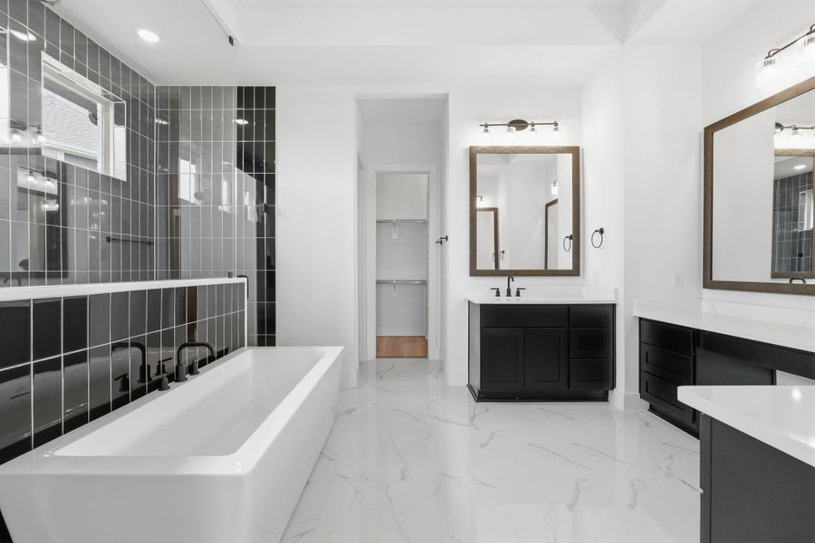 Primary en-suite with separate walk-in shower and tub