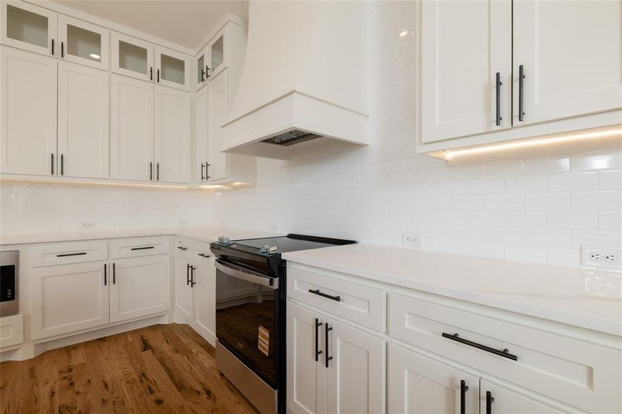 Furnished interior view inside a new home in , Cleburne (Image 11).