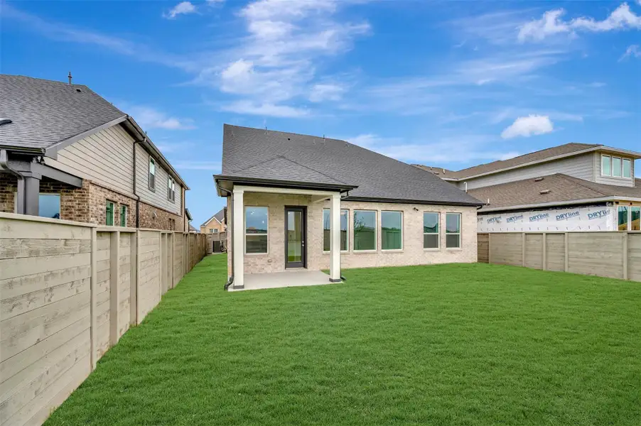 Exterior details and patio area of a home in , League City (Image 27).