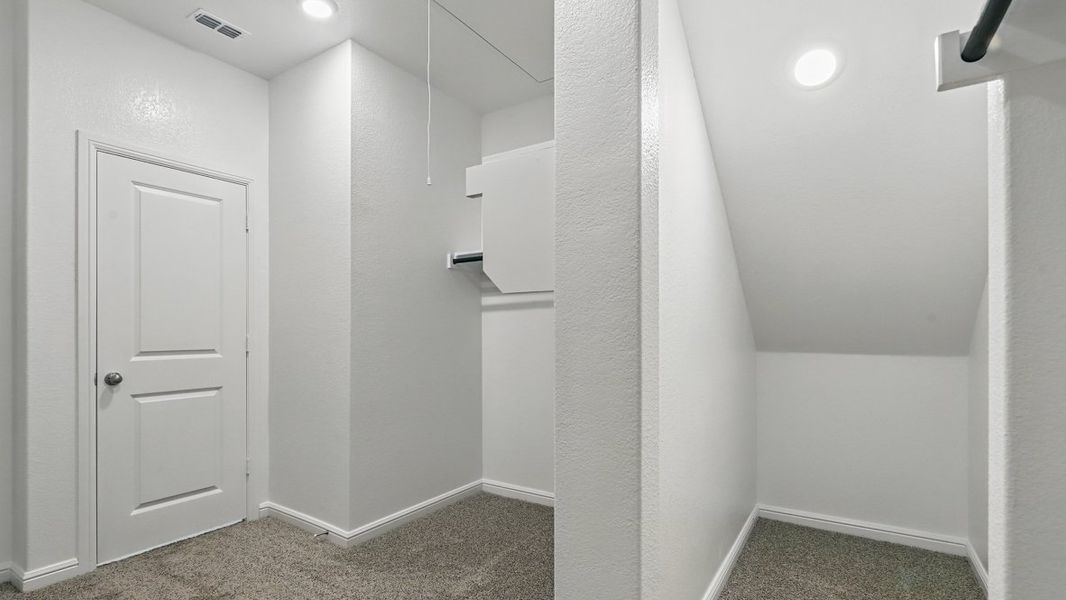 Spacious, unfurnished interior of a new home in The Canyons, Keene (Image 28).