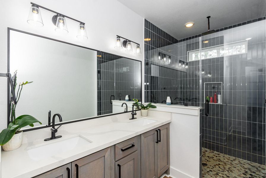 Furnished interior view inside a new home in , Livingston (Image 36).