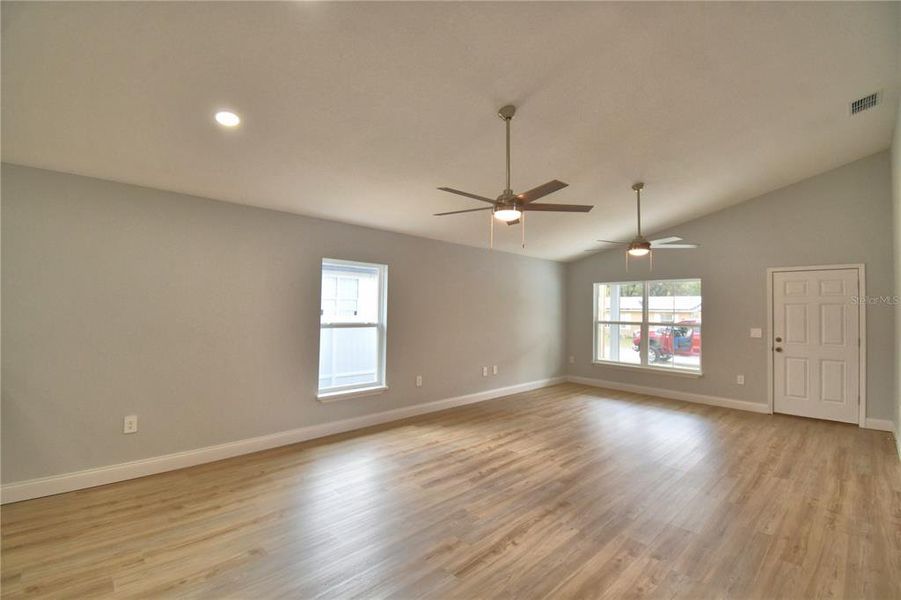 Spacious, unfurnished interior of a new home in , Bartow (Image 20).