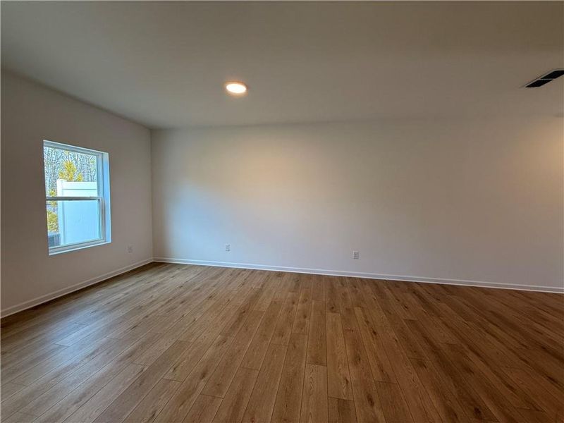 Spacious, unfurnished interior of a new home in Leydenview, Mableton (Image 20).