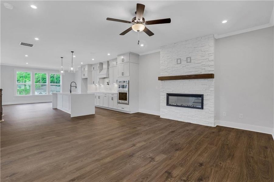 Spacious, unfurnished interior of a new home in The Groves at Myrtle, Roswell (Image 16).
