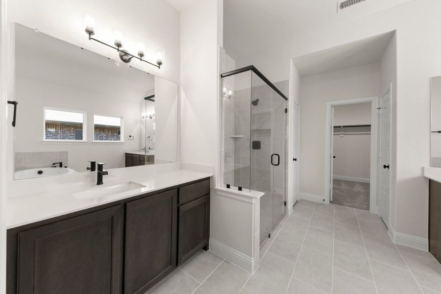 Furnished interior view inside a new home in Park Hills, Rockwall (Image 15).
