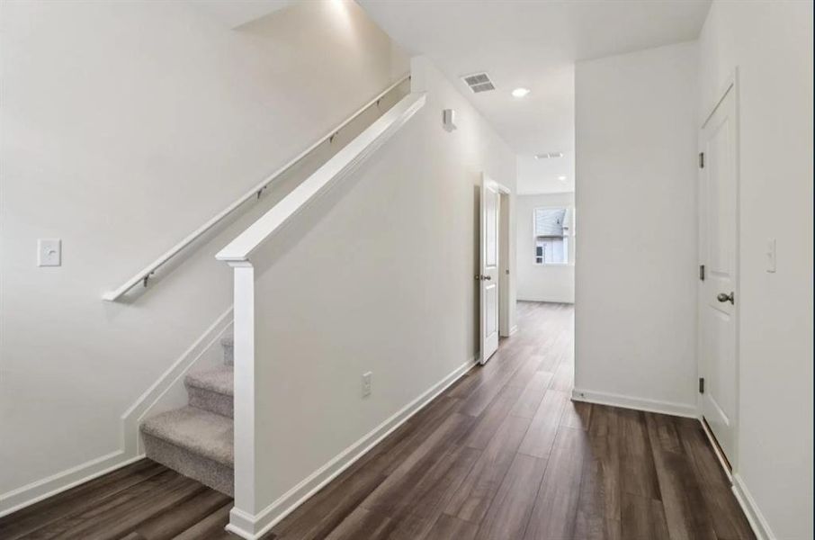 Spacious, unfurnished interior of a new home in Chestnut Grove, Douglasville (Image 7).