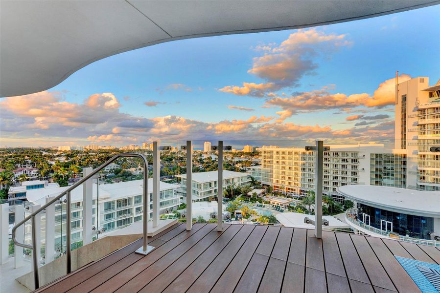 Exterior details and patio area of a home in , Fort Lauderdale (Image 34).