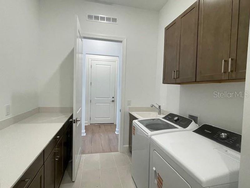 Furnished interior view inside a new home in Del Webb Catalina, Lakewood Ranch (Image 12).