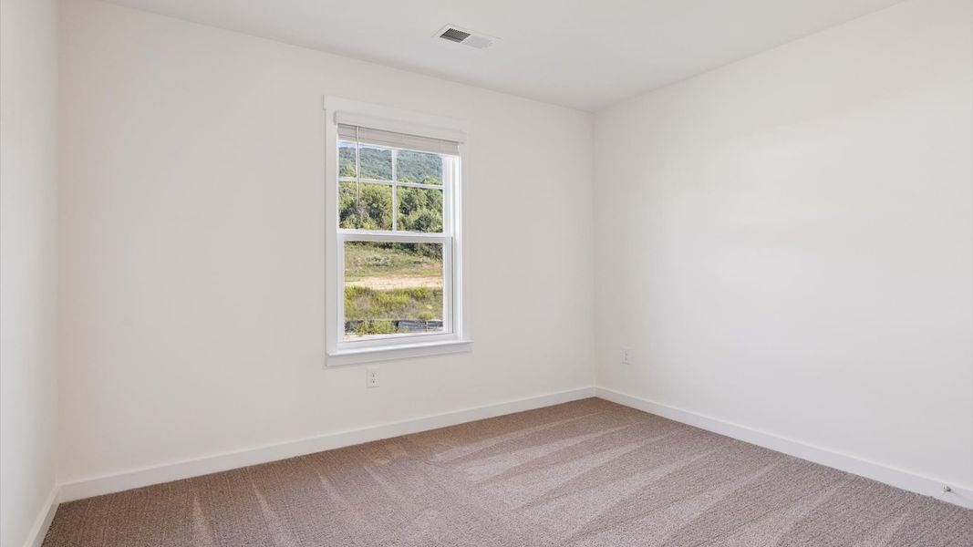 Spacious, unfurnished interior of a new home in Emory Creek, Harriman (Image 14).