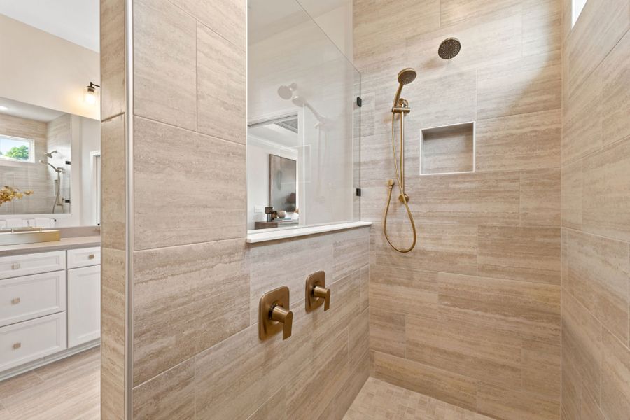 Representative interior finishes for a home built from the Stardom by Del Webb in Del Webb Ocean Isle Beach, Shallotte (Image 21).