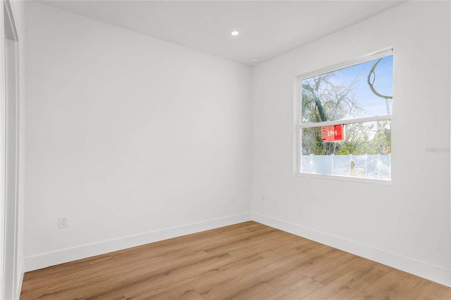 Spacious, unfurnished interior of a new home in , Tampa (Image 28).