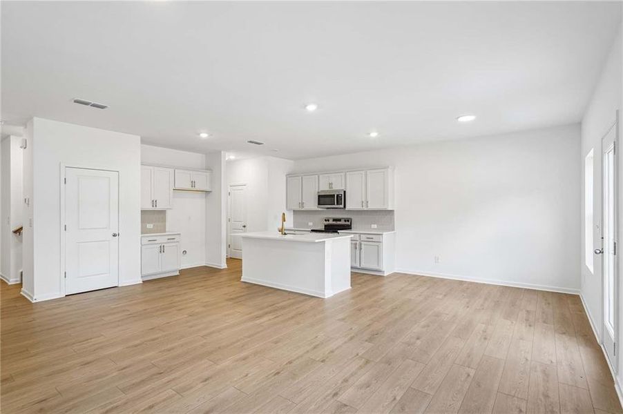 Spacious, unfurnished interior of a new home in Leydenview, Mableton (Image 15). Spacious, unfurnished interior of a new home in Leydenview, Mableton (Image 15).