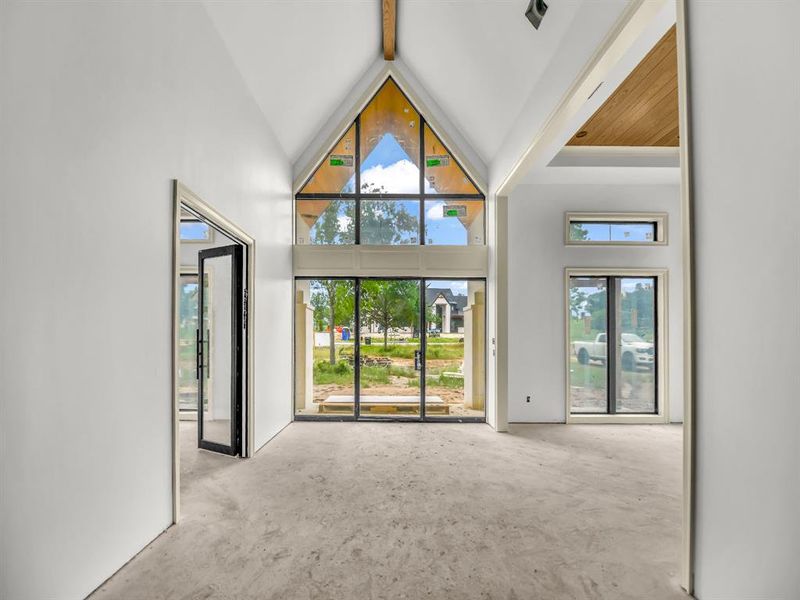 Spacious, unfurnished interior of a new home in , Weatherford (Image 11).