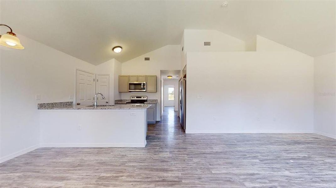 Spacious, unfurnished interior of a new home in , Dunnellon (Image 20).