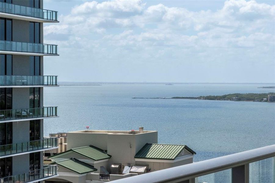 Condo located in Tampa, FL showcasing its design and architecture (Image 33). Condo located in Tampa, FL showcasing its design and architecture (Image 33).