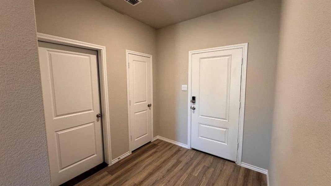 Spacious, unfurnished interior of a new home in Meadowbrook Estates, Cleburne (Image 11).