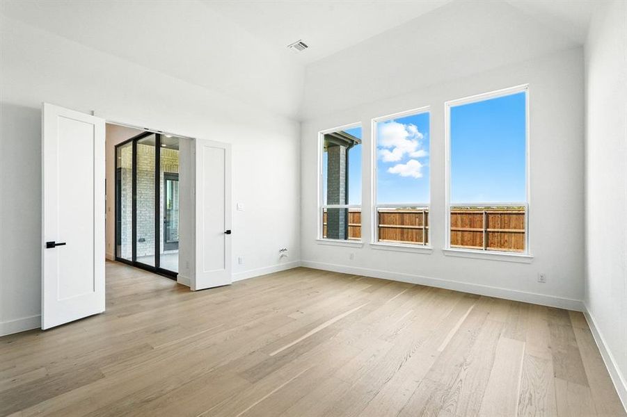 Spacious, unfurnished interior of a new home in Saddle Star Estates, Rockwall (Image 21).