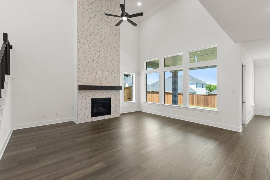 Spacious, unfurnished interior of a new home in Somerset Park, Rockwall (Image 15).
