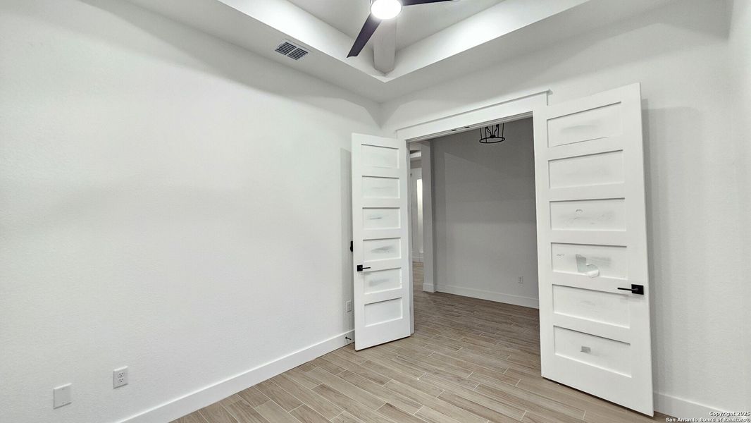 Spacious, unfurnished interior of a new home in , La Vernia (Image 16).