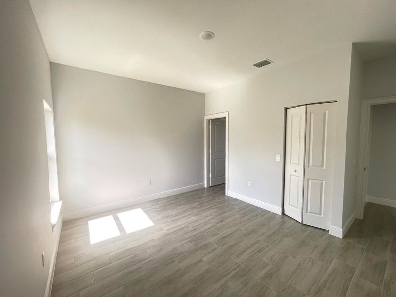 Spacious, unfurnished interior of a new home in , Vero Beach (Image 8).