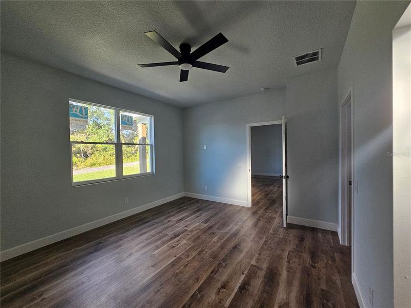 Spacious, unfurnished interior of a new home in , Orange City (Image 18).