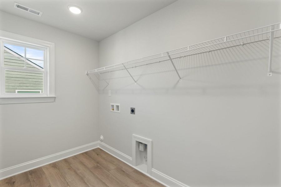 Spacious, unfurnished interior of a new home in Wexford, Elon (Image 39). Spacious, unfurnished interior of a new home in Wexford, Elon (Image 39).