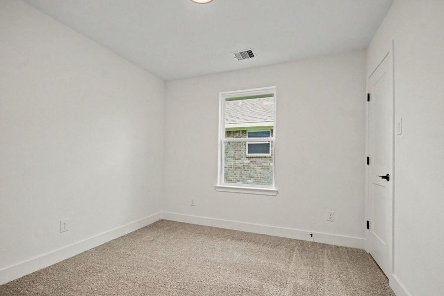 Spacious, unfurnished interior of a new home in Greystone, Angleton (Image 22).