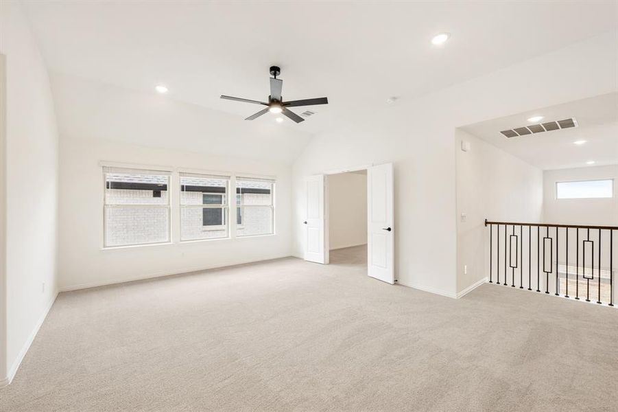 Spacious, unfurnished interior of a new home in Willow Wood, McKinney (Image 36).