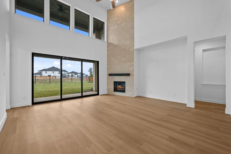 Spacious, unfurnished interior of a new home in Dunham Pointe 70', Cypress (Image 23).